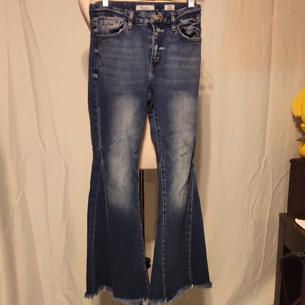 KANCAN  Mid-rise Super Flare Kurvy Size 26 Women's Jeans